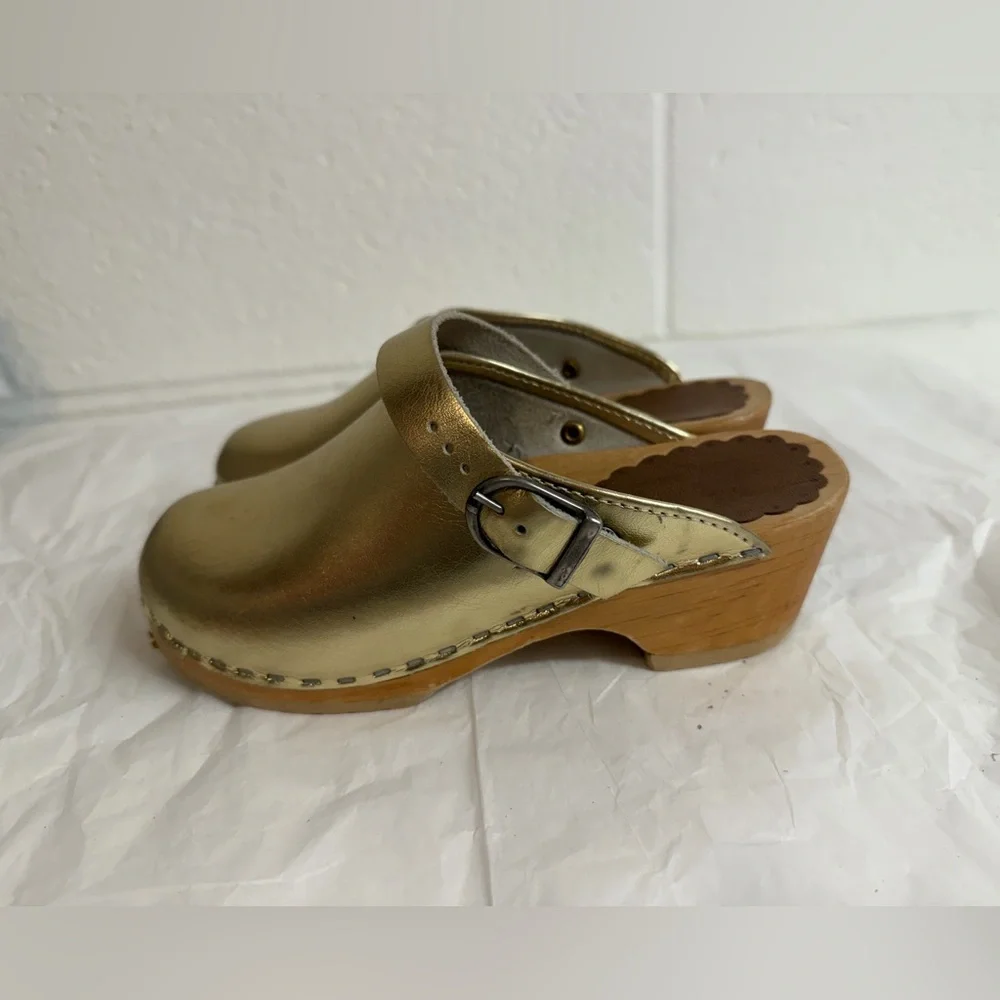 Hanna Andersson Metallic Gold Leather Clogs size US 1 EU 32